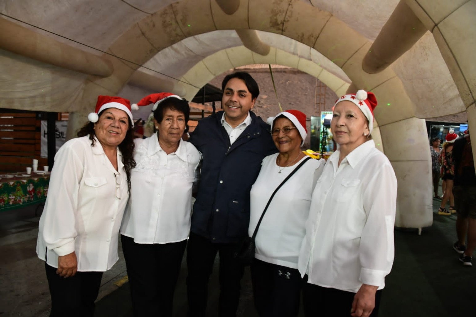 grupal con adultos mayores.JPG
